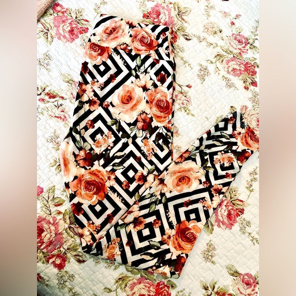 Brand New LulaRoe Buttery Soft Leggings!